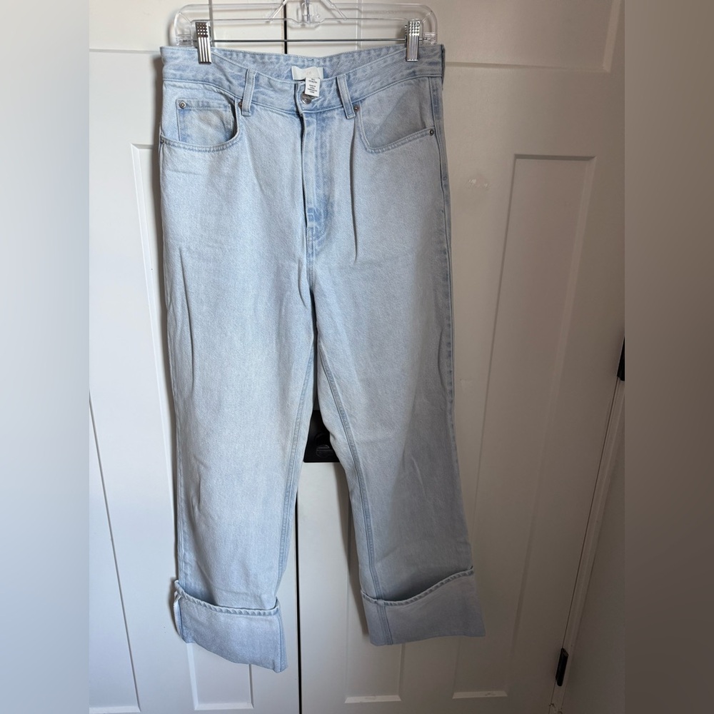 H&M Women's Light Blue Straight Leg Jeans with cuffs. Size 6. EUC.